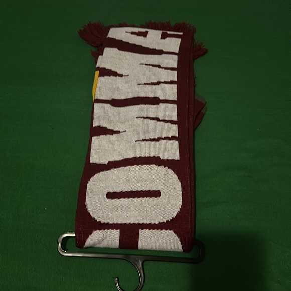 Brand New Washington Commanders Glove & Scarf set. (OS) (NWOT) - Picture 4 of 4